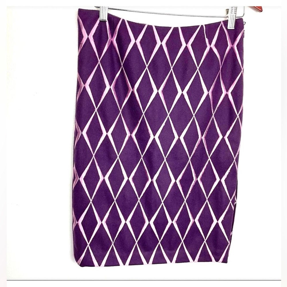 Tocca Pencil skirt purple wool w lavender embroidery
Size 8